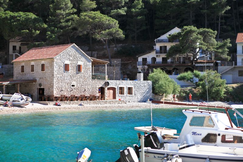 Dovolená u moře Chorvatsko léto 2024 - ubytování v apartmánech Mariano přímo u moře  - ostrov Hvar