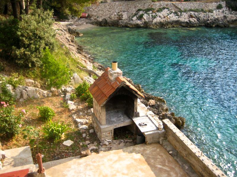 Robinzonáda Artemis - ostrov Hvar - Chorvatsko - robinzonáda - apartmány jsou přímo u moře