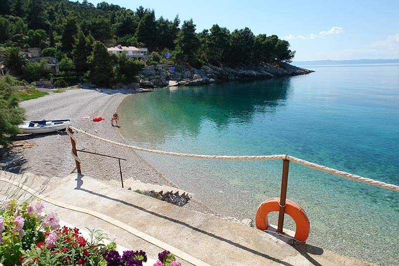 Chorvatsko ubytování přímo u moře - ubytování u moře, přímo na pláži v robinzonádě Dalmata na ostrově Hvar - Chorvatsko