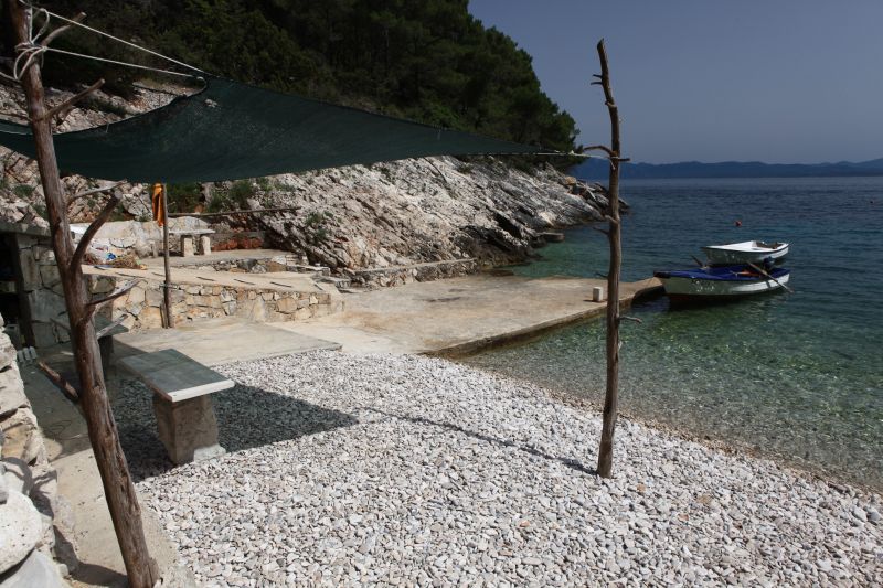 Robinzonská dovolená v Chorvatsku vhodná pro rodiny s dětmi - robinzonáda Mirela - ostrov Hvar
