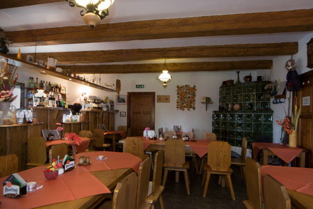 Ubytování - Šumava - Penzion pod hradem Kašperk - restaurace - kachlová kamna