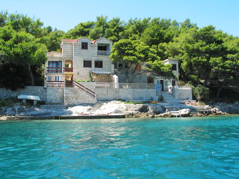 Vila Adria na ostrově Brač v  Chorvatsku je přímo u moře