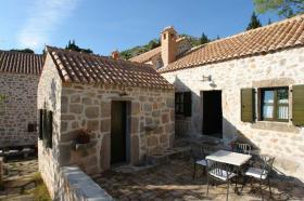 Chorvatsko - ubytování v tradičních kamenných domech - Apartmán Dadi - Riviéra Paklenica