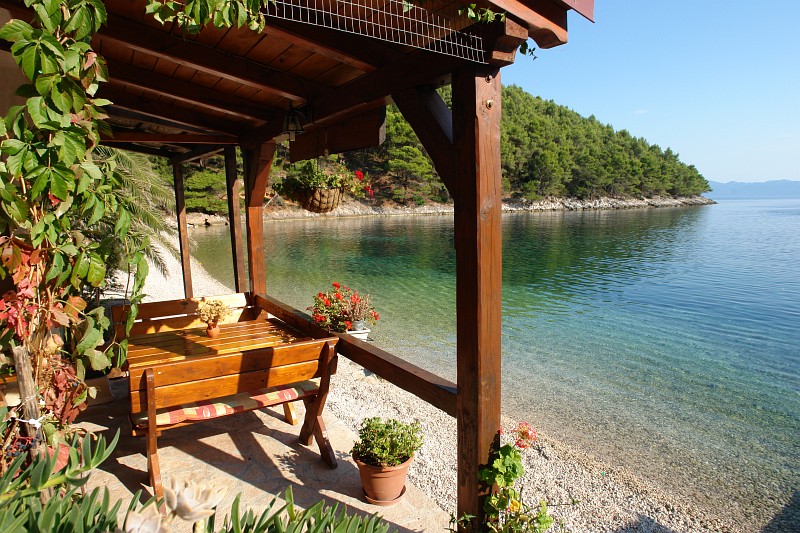Robinzonáda Stella - ostrov Hvar - Chorvatsko - robinzonáda - apartmány v domě u moře, přímo na pláži